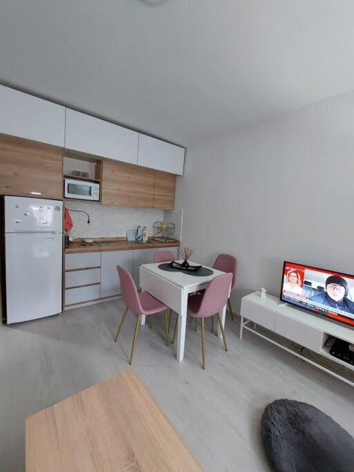 City Center Chic, Urban Apartment Скоп'є Екстер'єр фото